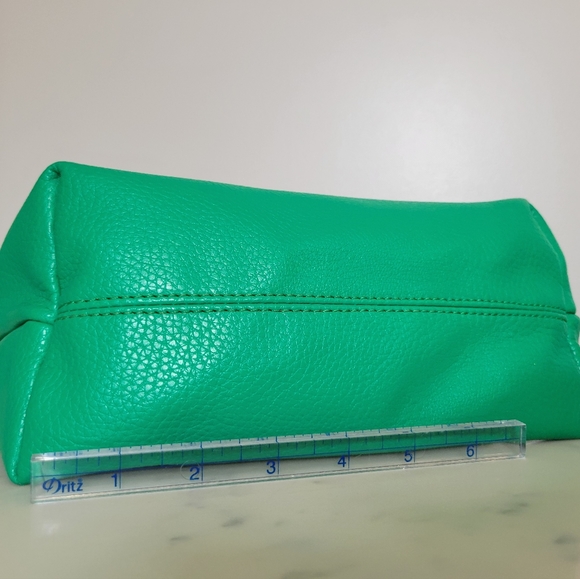 Small Green Hand Bag - Picture 12 of 13